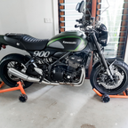 Multi-directional motorcycle stand — rider setup 06